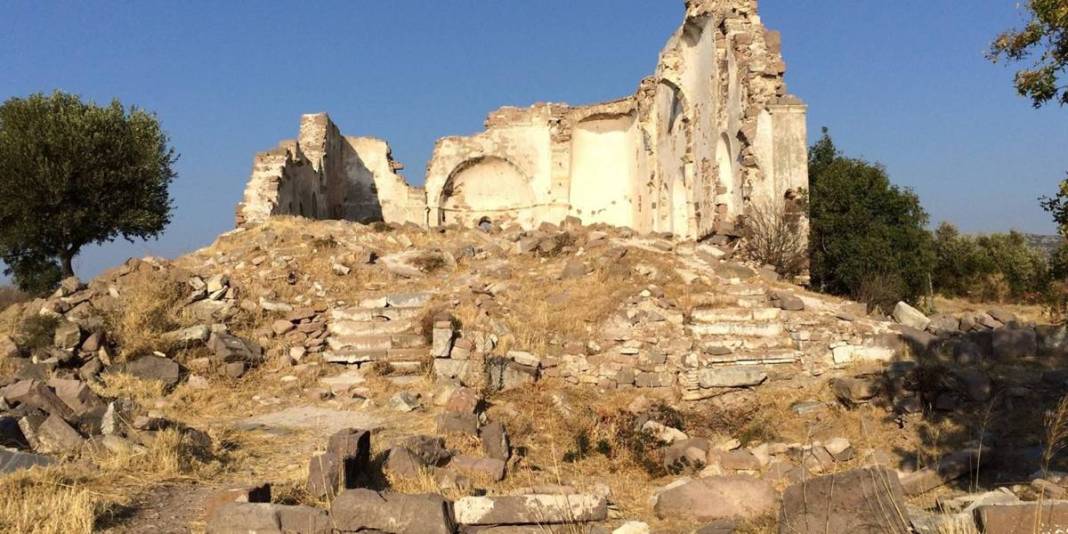 Bir tarafı deniz bir tarafı antik kent! Gezmeden geçmeyin: Antik Yunan kalıntıları tatilinize renk katacak 5